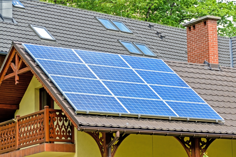 chauffagiste-CALLIAN-min_solar-panels-1477987